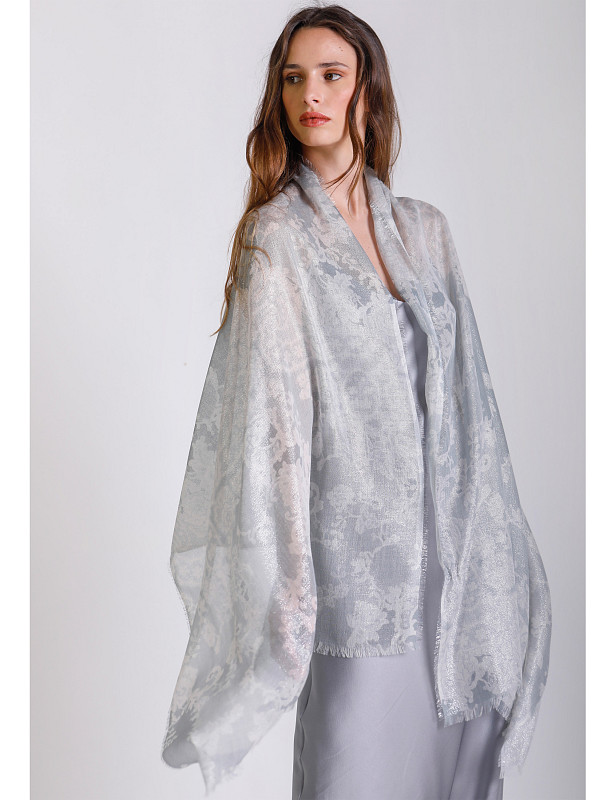 ivone-stole-mix-polyester-perla-worn.jpg