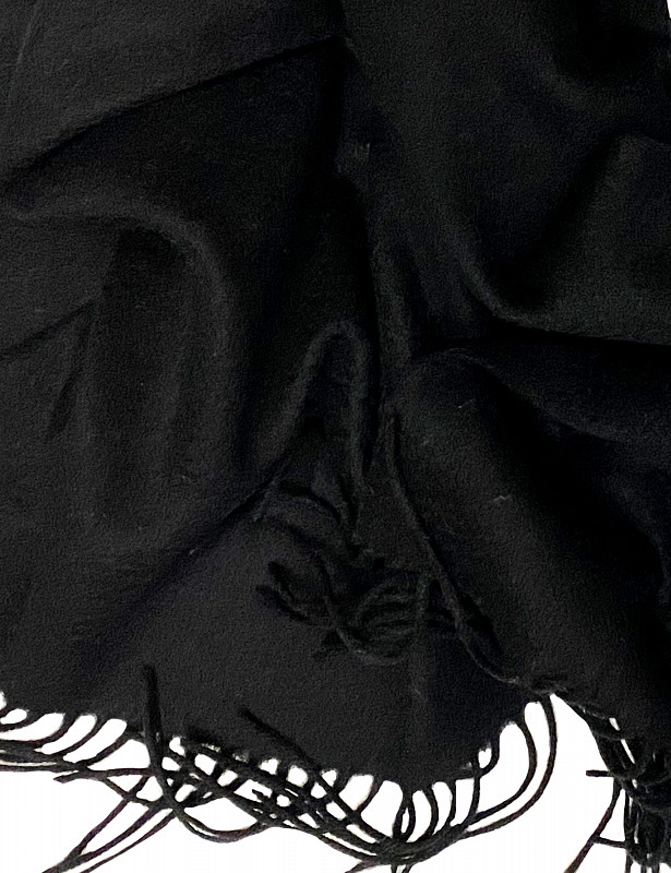 panda-stole-cashemere-black-detail.jpg
