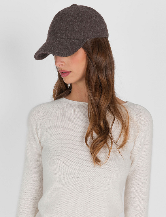 gin-hat-wool-polyester-marrone-worn.jpg